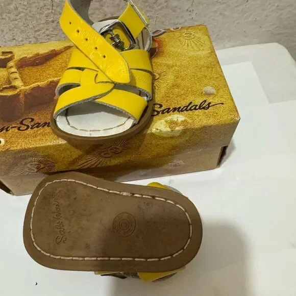 Salt Water Sun-San Surfer Sandals size 3 shiny yellow - Picture 4 of 5